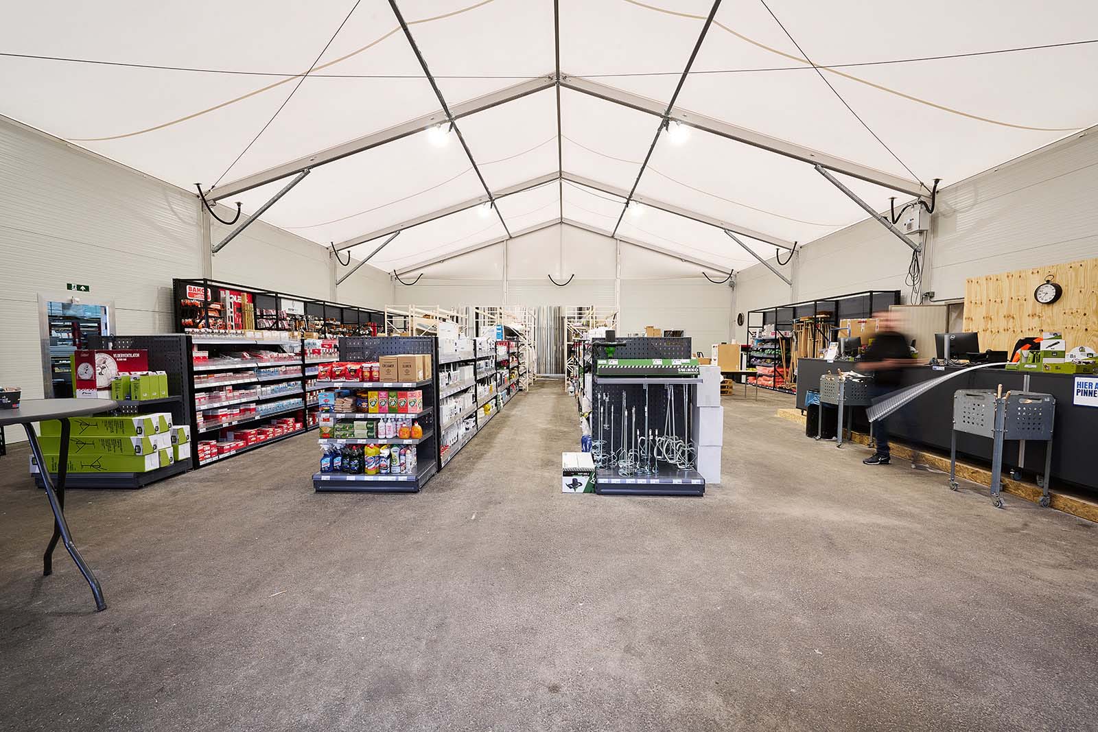 Overzicht van de tijdelijke winkel van BMN bouwmaterialen