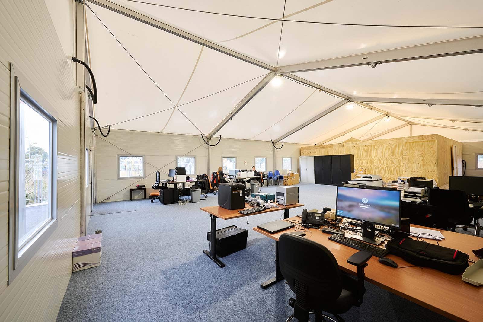 Kantoorruimte met verlichting BMN bouwmaterialen