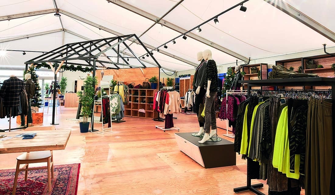 Damesafdeling tijdelijke winkel Bas van Zessen