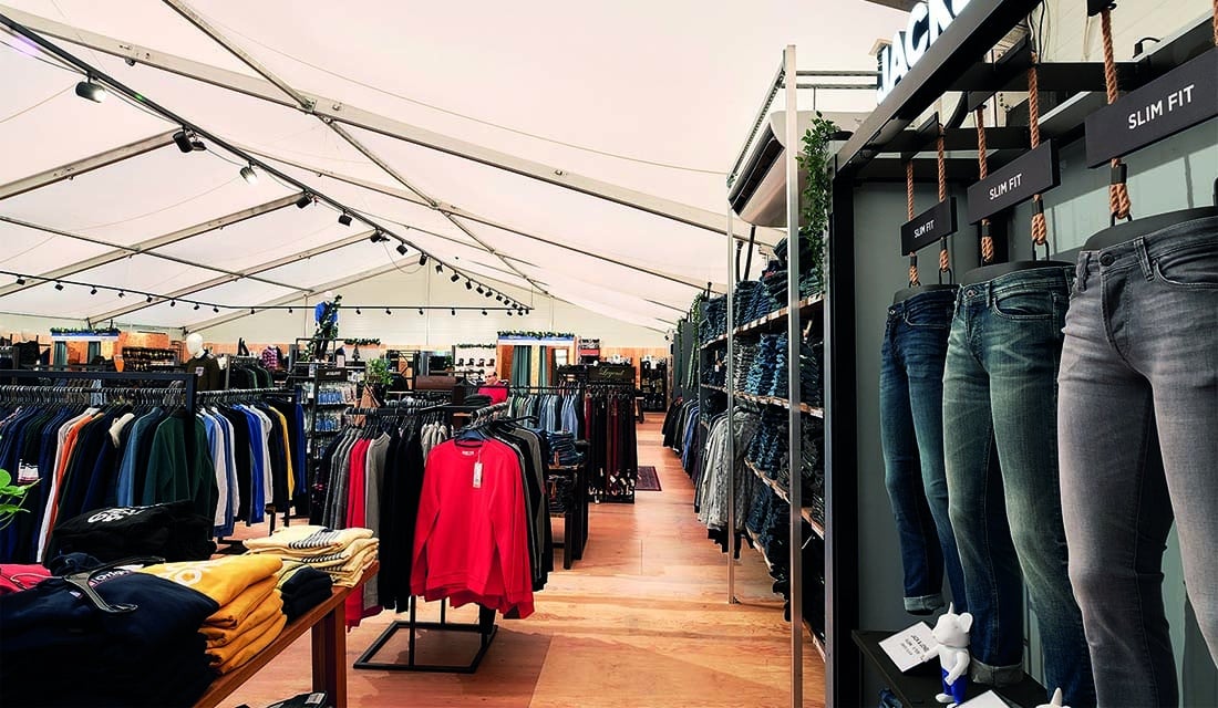 Inrichting tijdelijke winkel Bas van Zessen