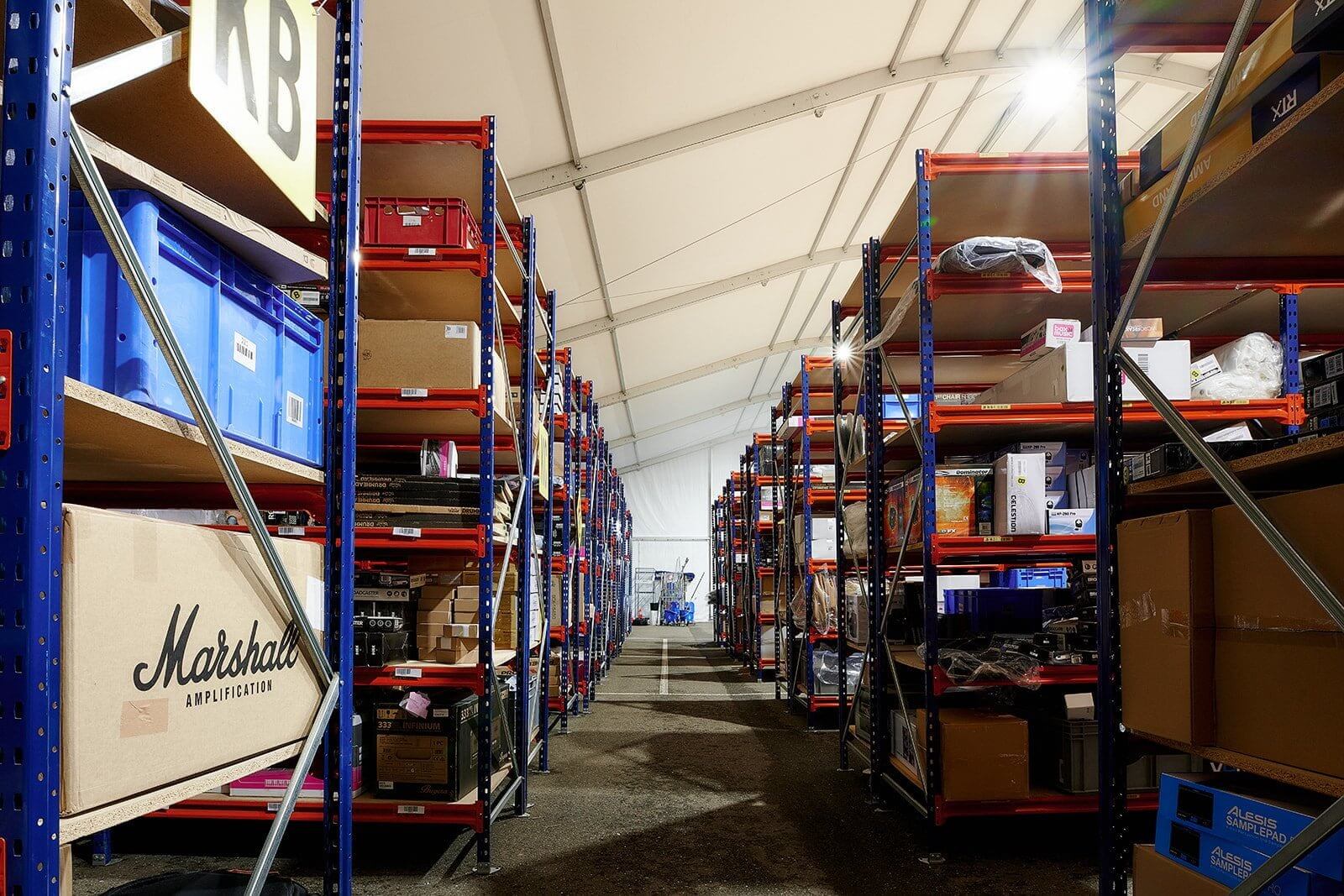 Stellingkasten met spoedreparaties voor Bax Music