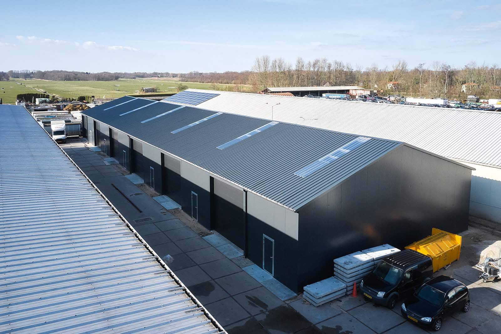 Flexhal for Leeuwen Vastgoed in its entirety, 16 by 60 meters with a side height of 4.5 meters