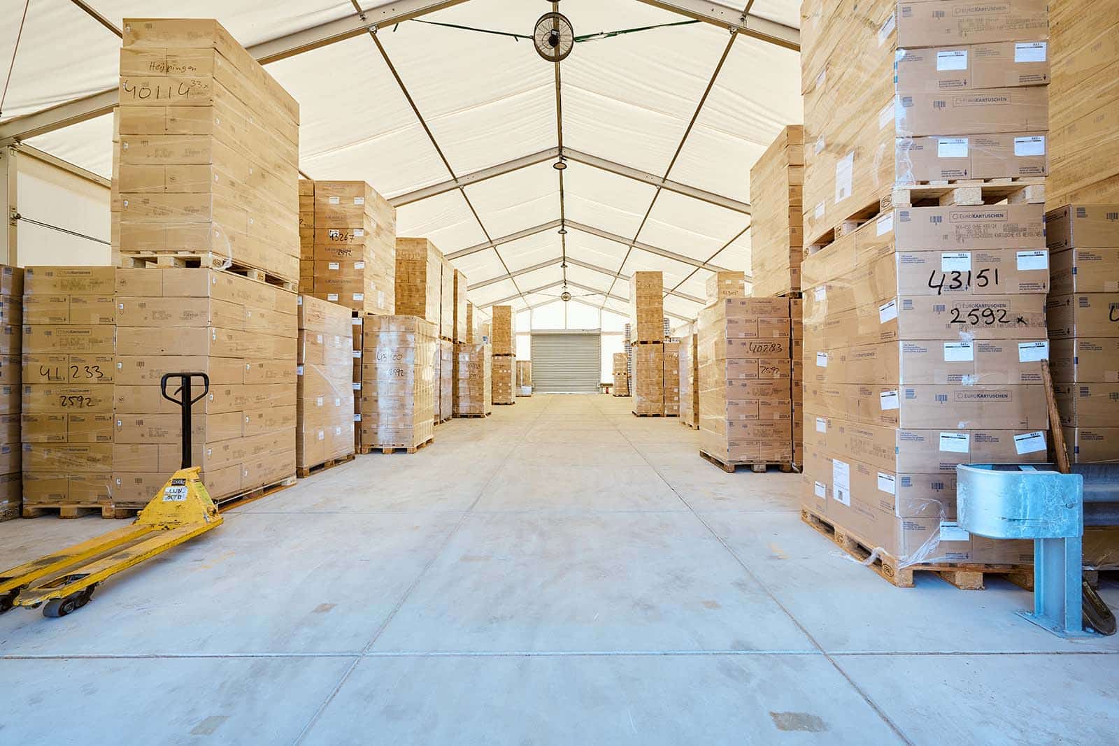 Warehouse tent met dozen opslag voor Axel Christiernsson