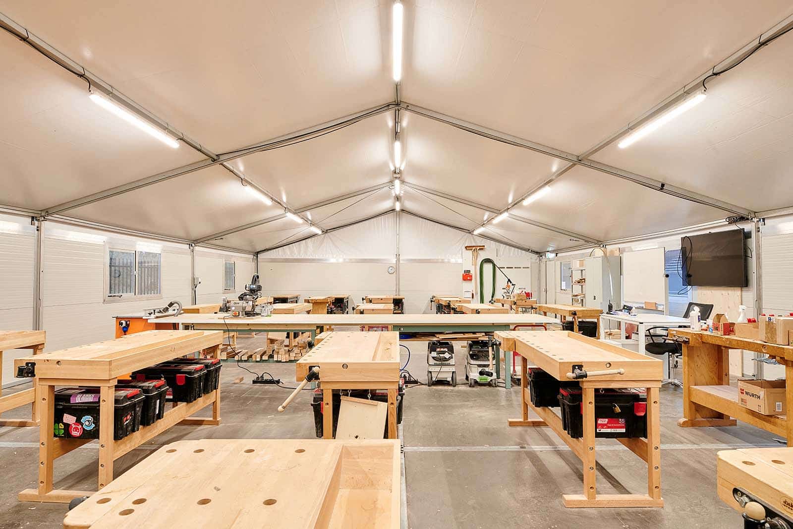 Wood and Furniture College - Emergency classrooms - practical classroom layout