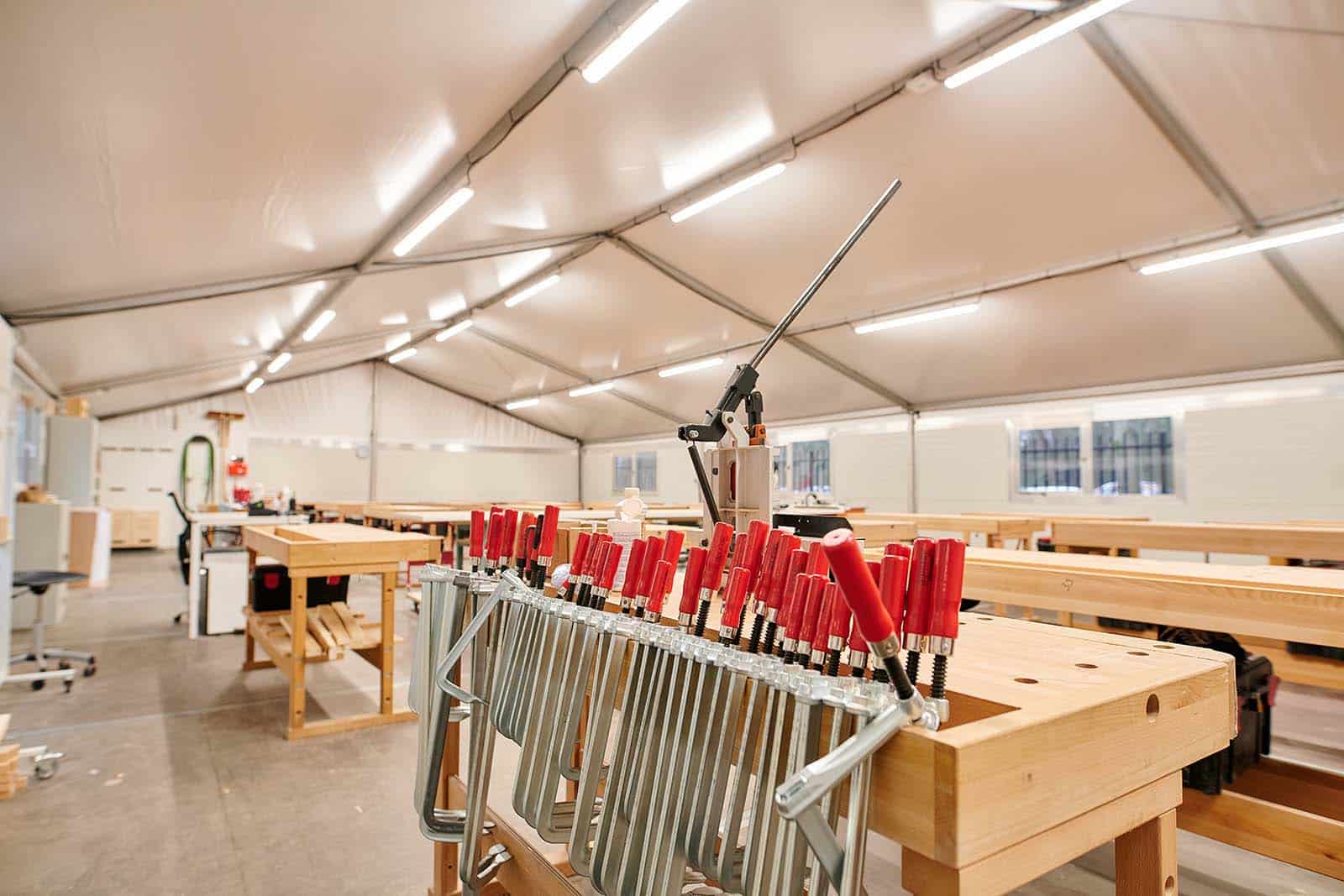 Hout- en meubeleringscollege - Noodlokalen - lijmklemmen