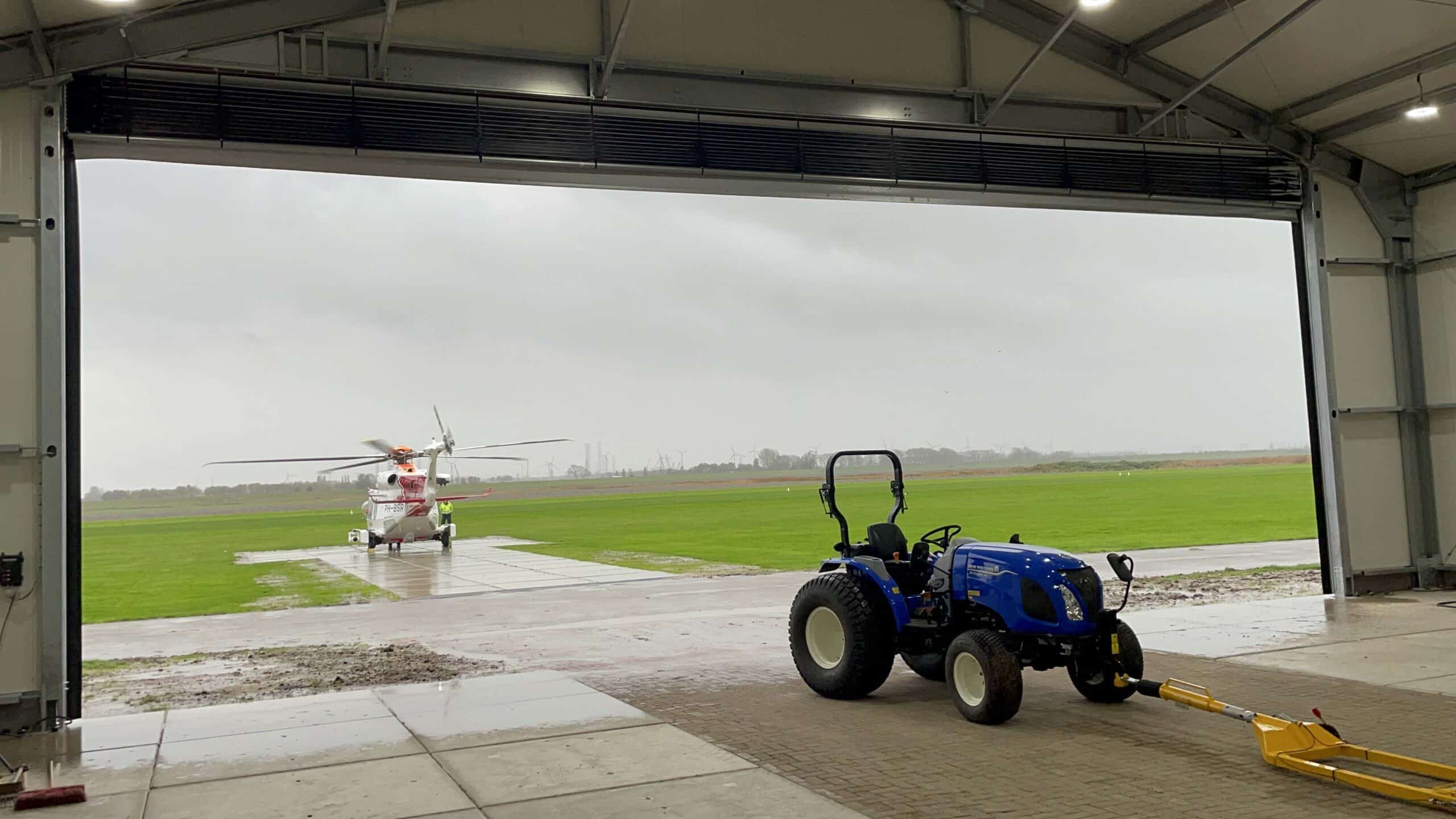 Vouwdeur Flexhal geopend op Vliegveld Midden-Zeeland