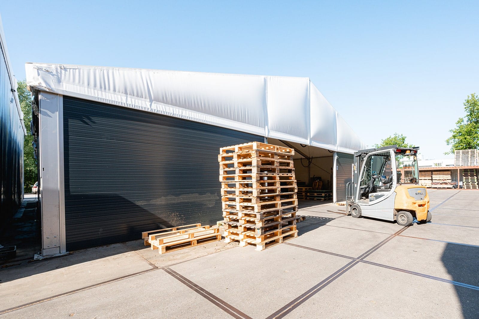 Volledig geïsoleerde tenthal als opslag en werkplaats Rietveld Pallets
