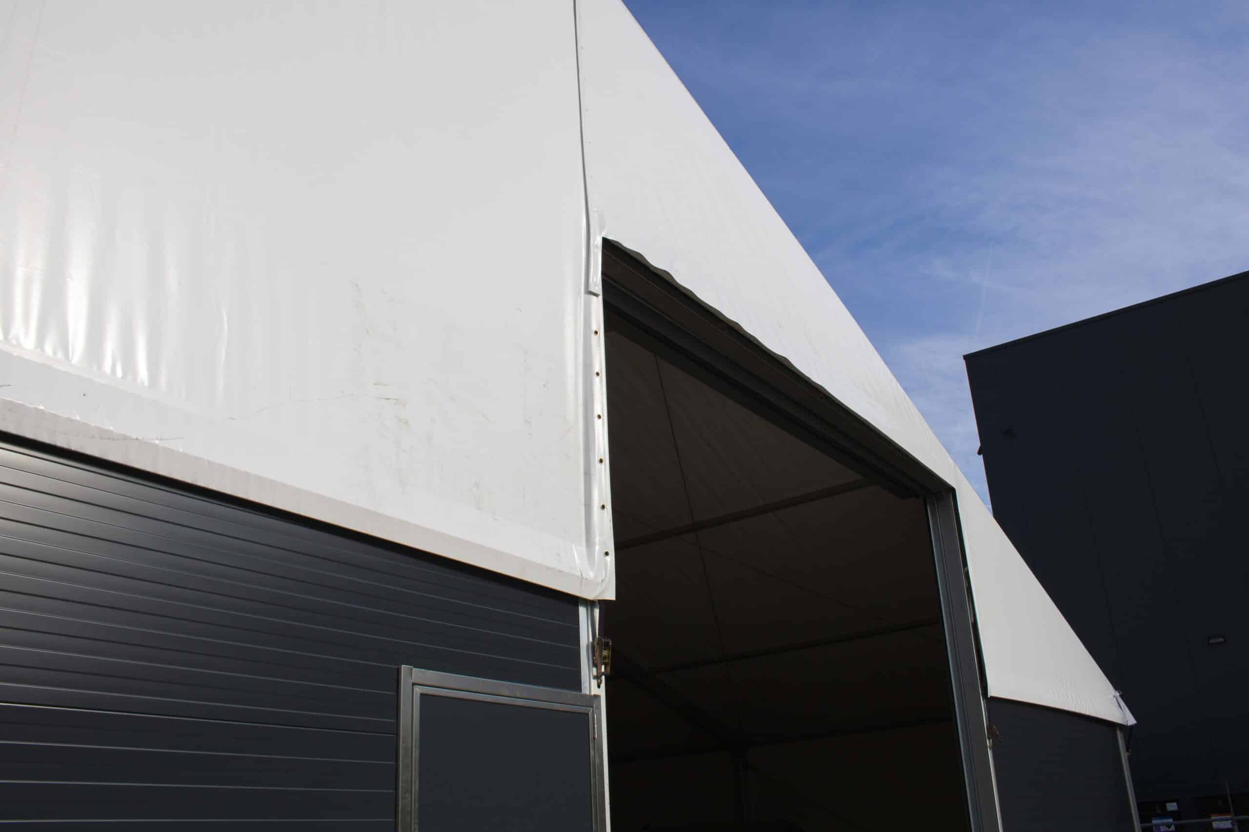 Ingang maatwerk in tenthal voor Tanis Confectionery