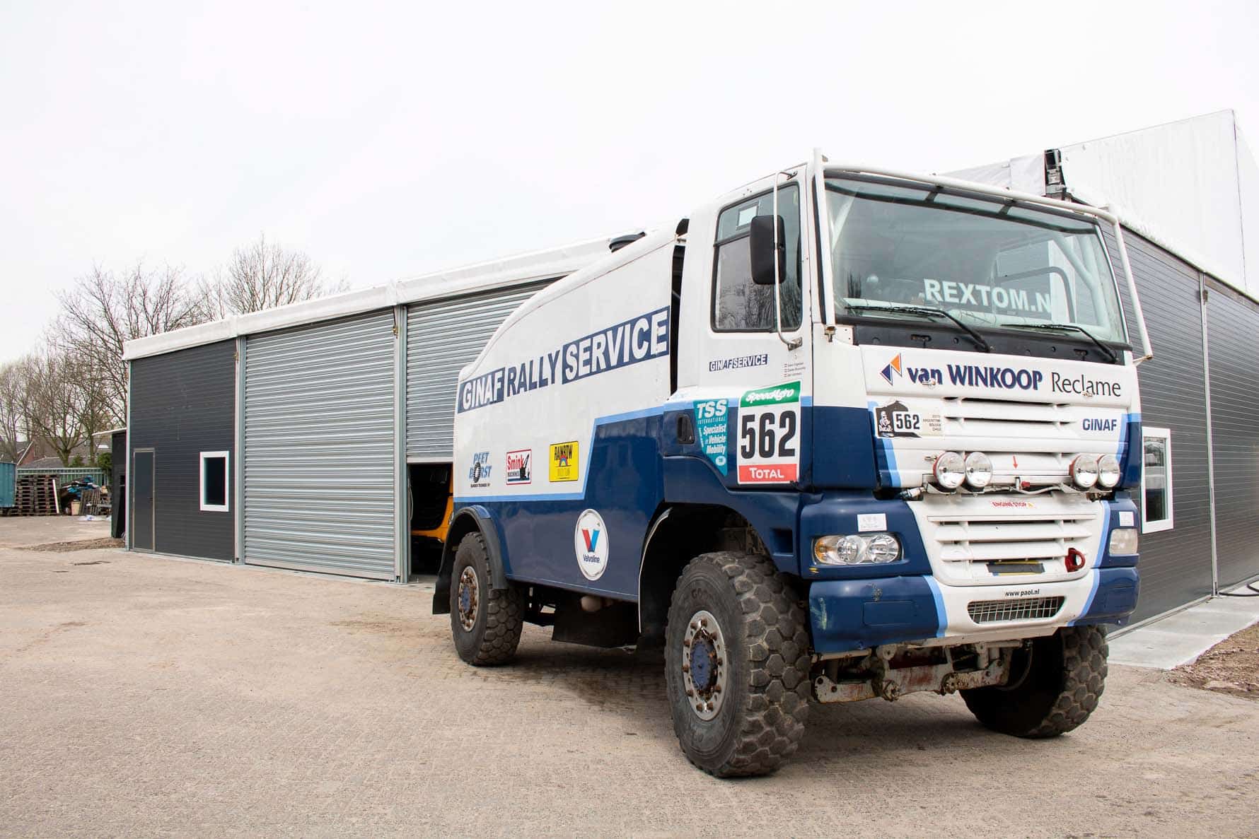 Truck voor deels geïsoleerde tenthal voor Van Ginkel Trucks