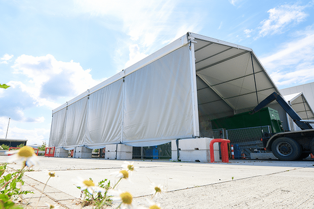PVC zijzeilen in overkapping voor Primaele United