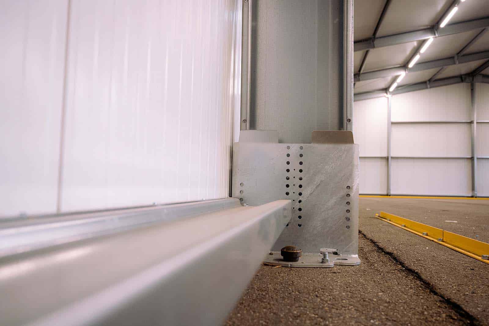 Detail stalen constructie met voetplaat verankering Flexhal Vrumona