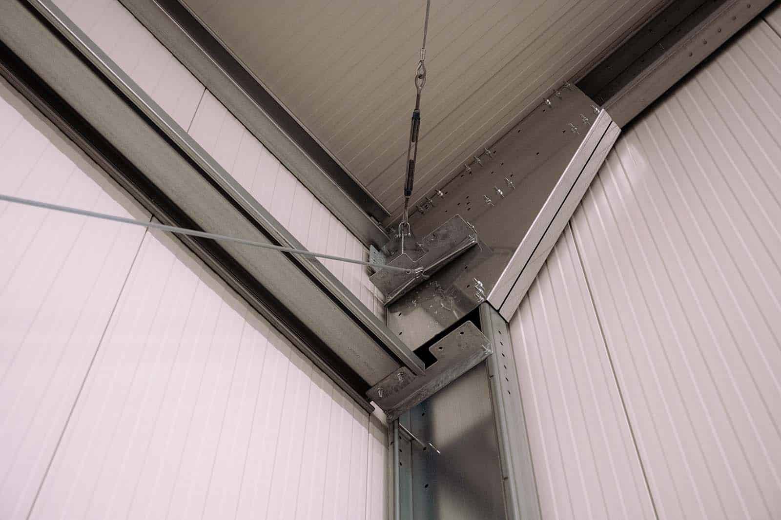 Detail stalen hoekkoppeling van constructie Flexhal Vrumona