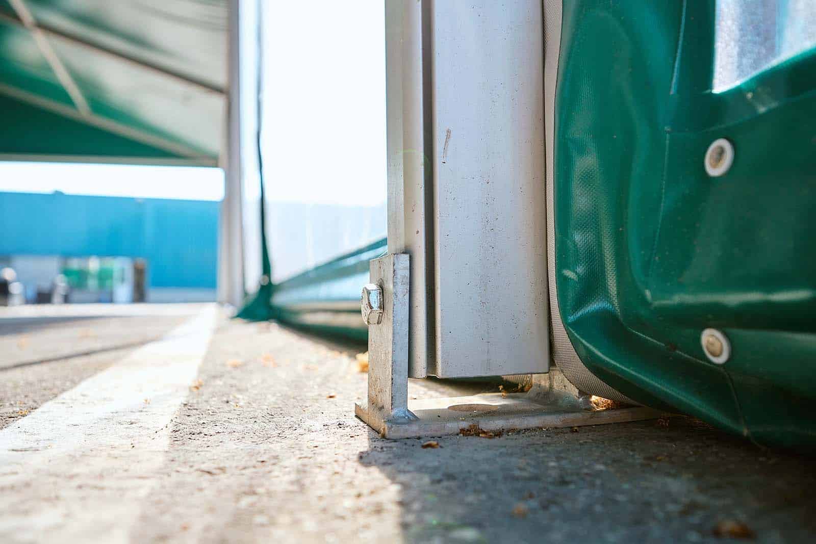 Detail aluminium constructie voor de overkapping van het Kringloopplein van Waardlanden