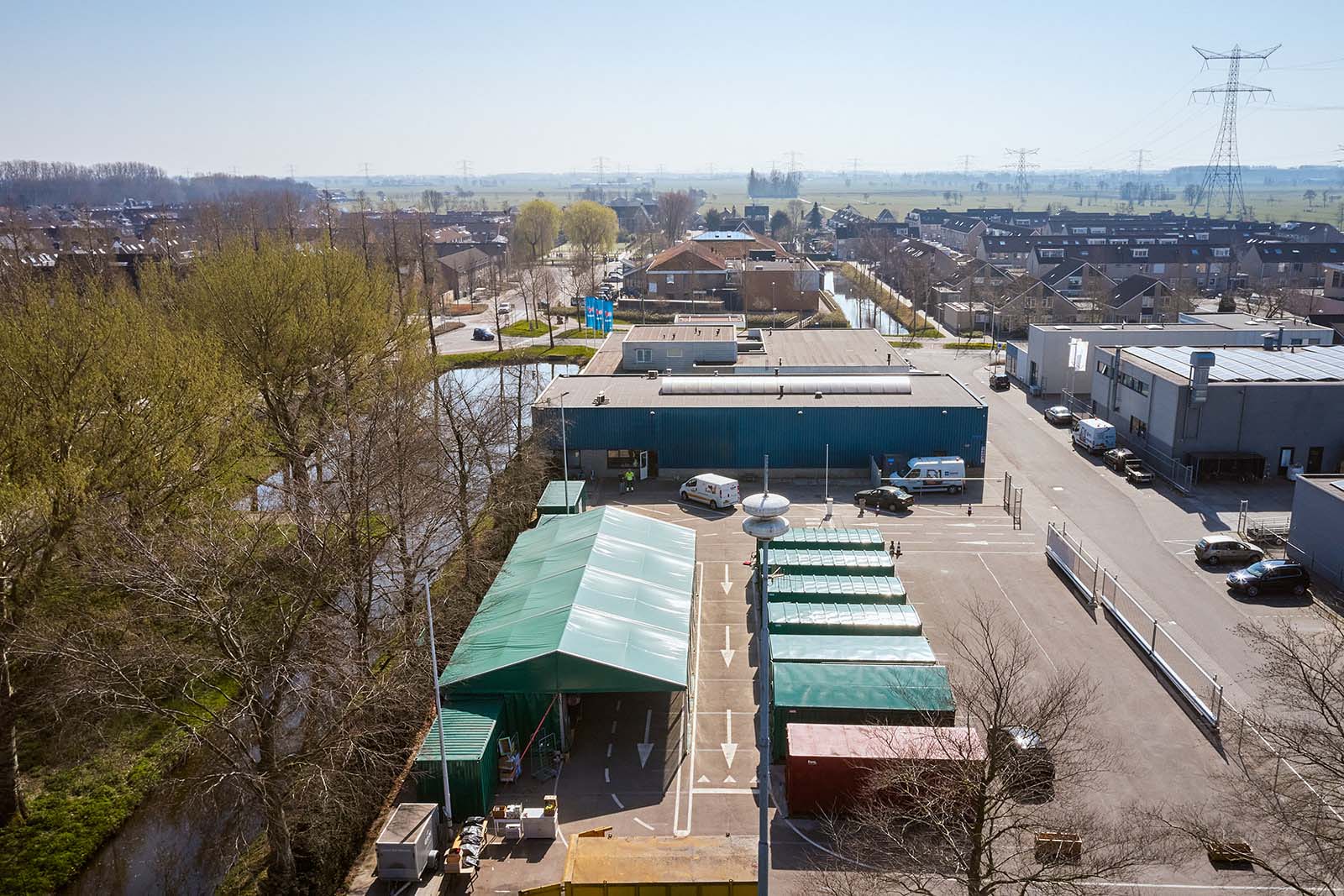 Droneshot Overkapping Kringloopplein van Waardlanden