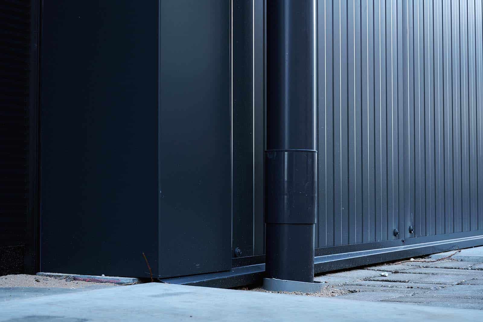 Detail regenwaterafvoer Flexhal Van Leeuwen Vastgoed