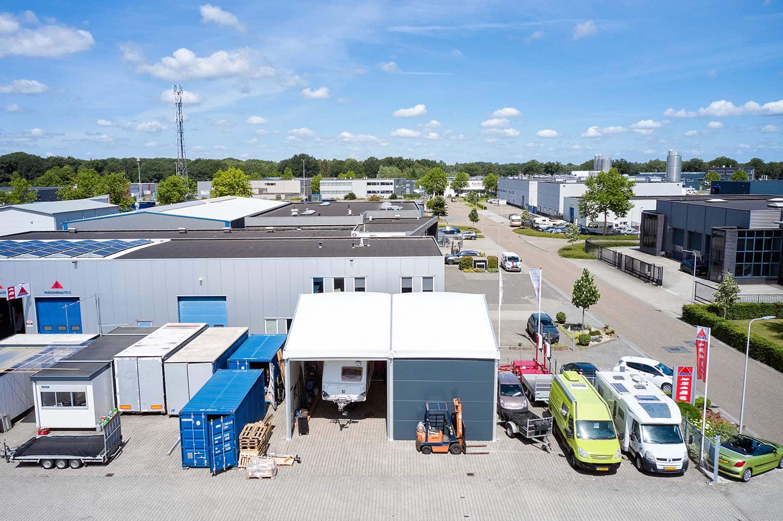 Caravan werkplaats Akro Handelsonderneming