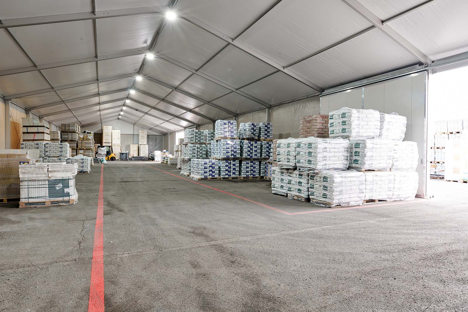 Makro - drive thru - opslagtent - binnenkant inladen