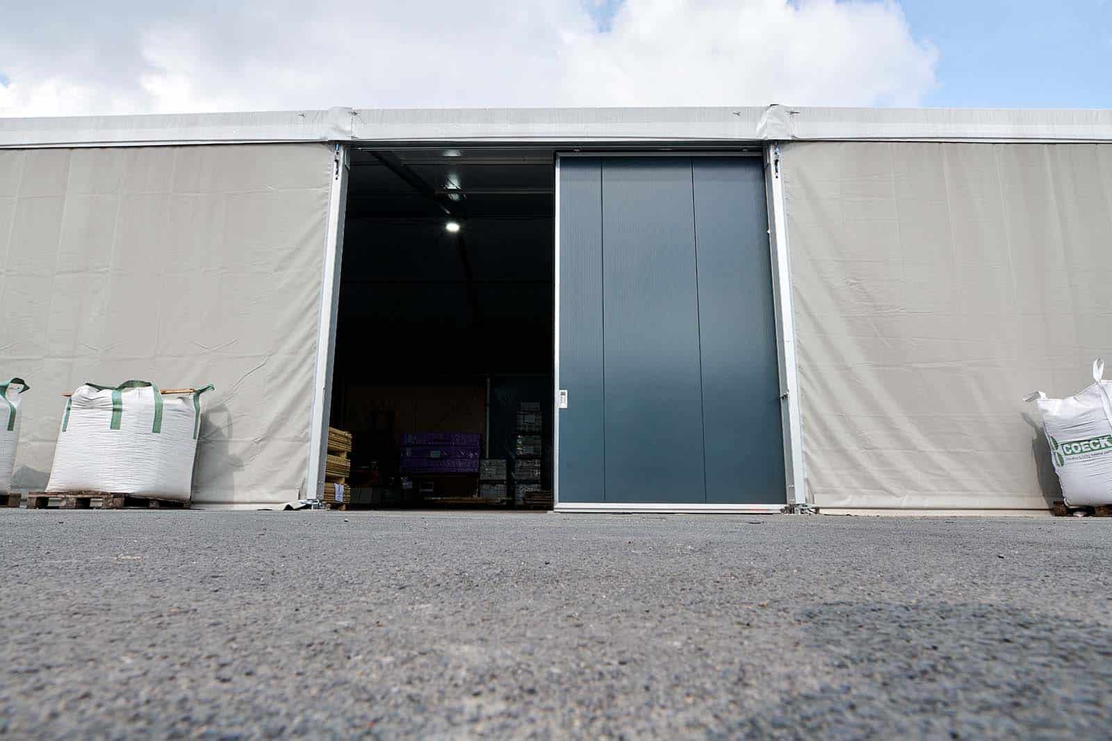 Zijopening ongeïsoleerde tenthal voor Makro Machelen