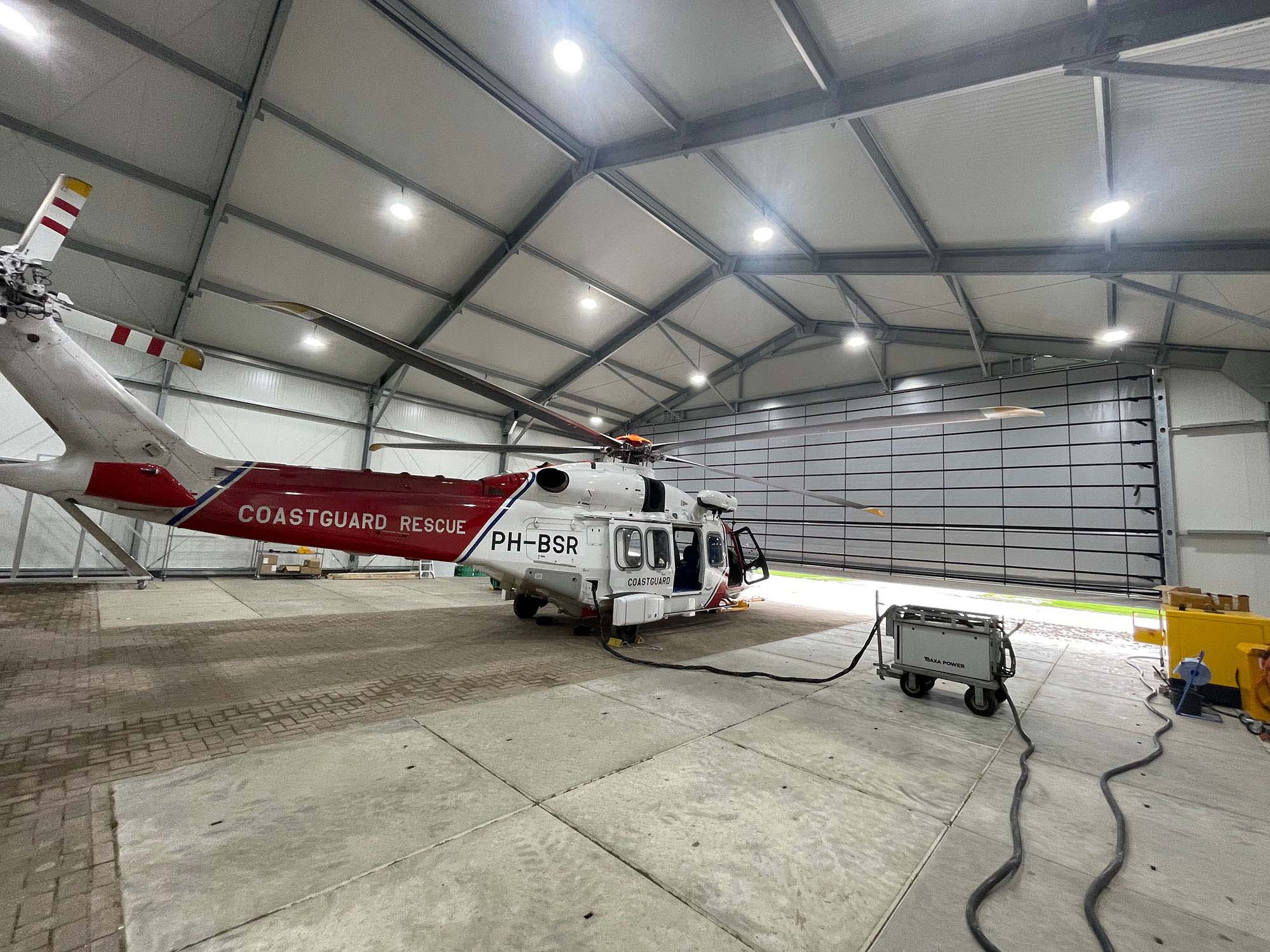 Flexhal als helikopter hangar Vliegveld Midden-Zeeland