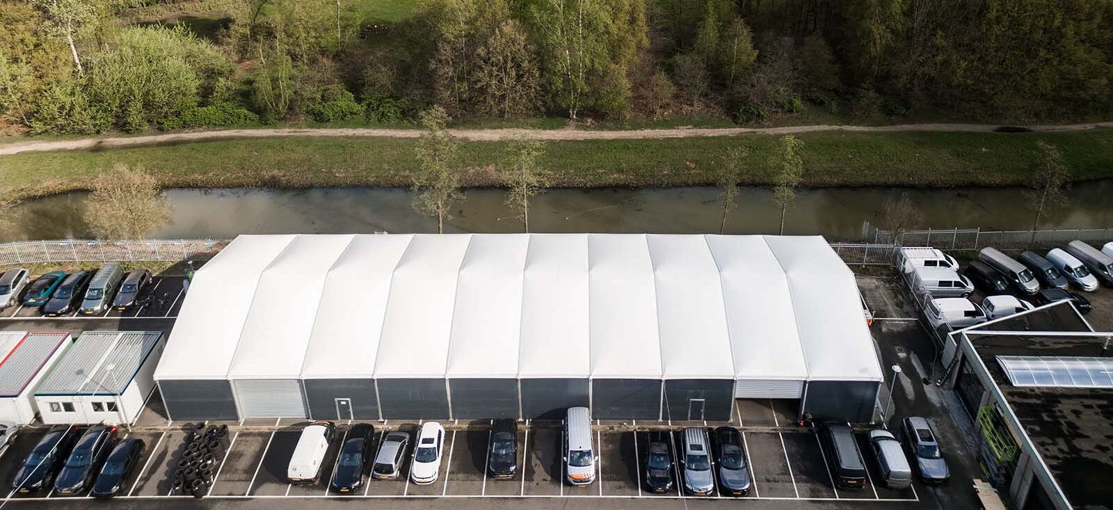 Bovenaanzicht tijdelijke garage Autobedrijf van den Udenhout