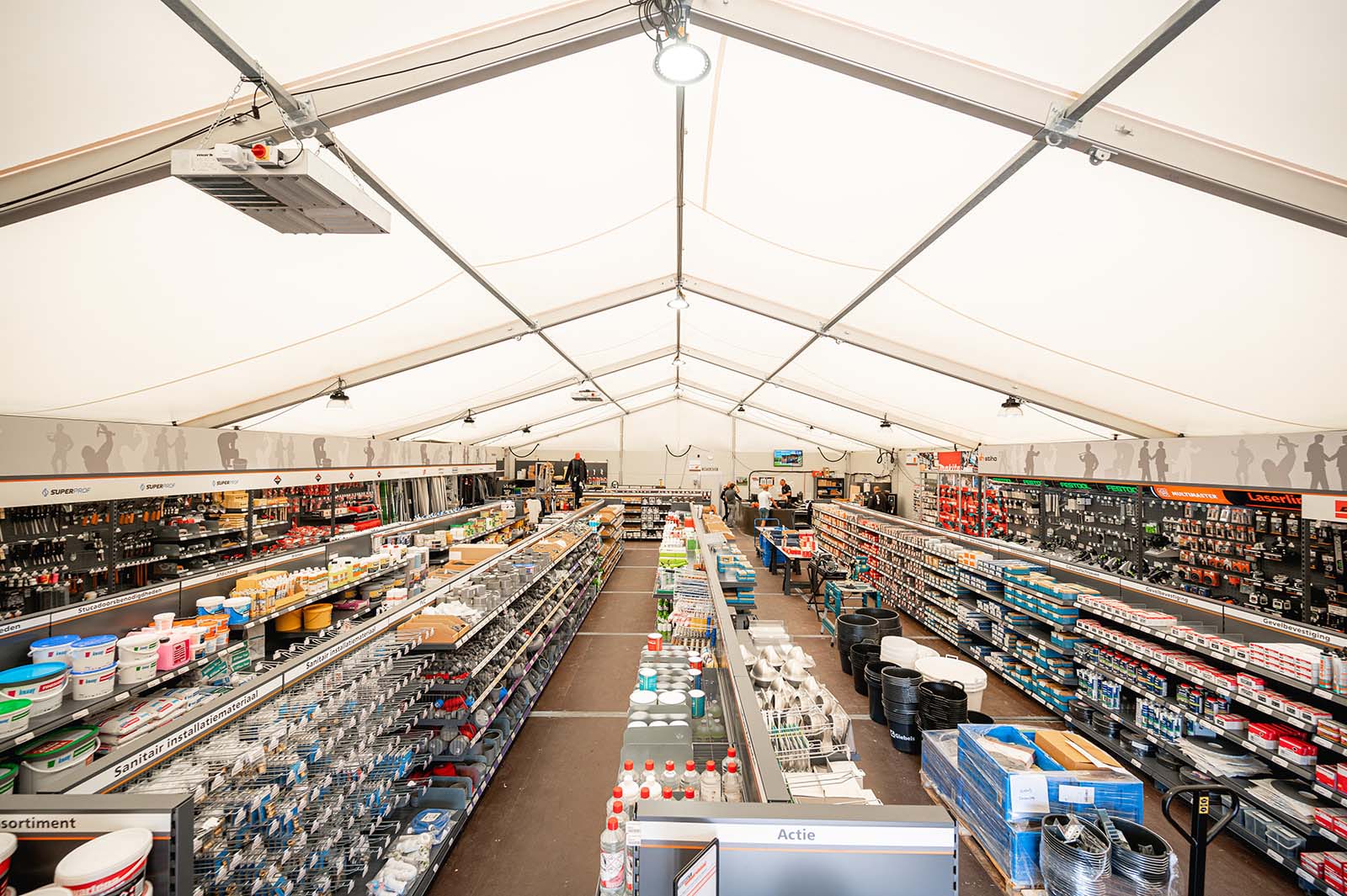 Inrichting tijdelijke bouwwinkel in tenthal van Hoek wegenbouw