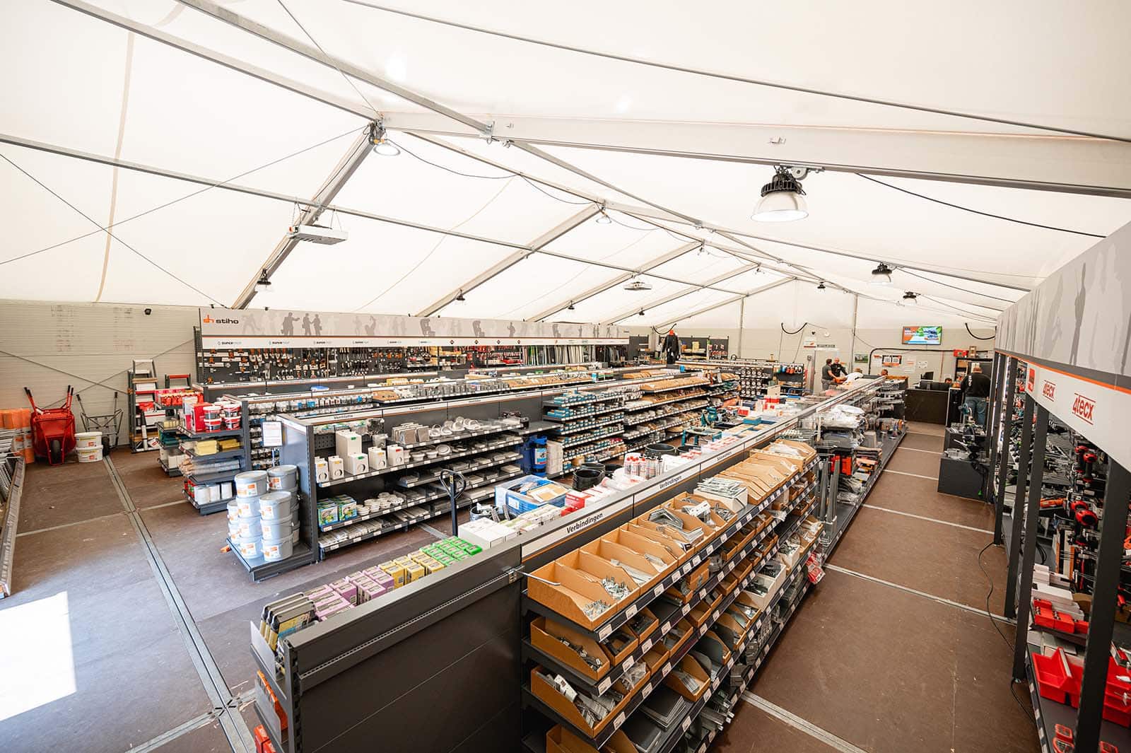 Overzicht van inrichting tijdelijke bouwwinkel Hoek wegenbouw