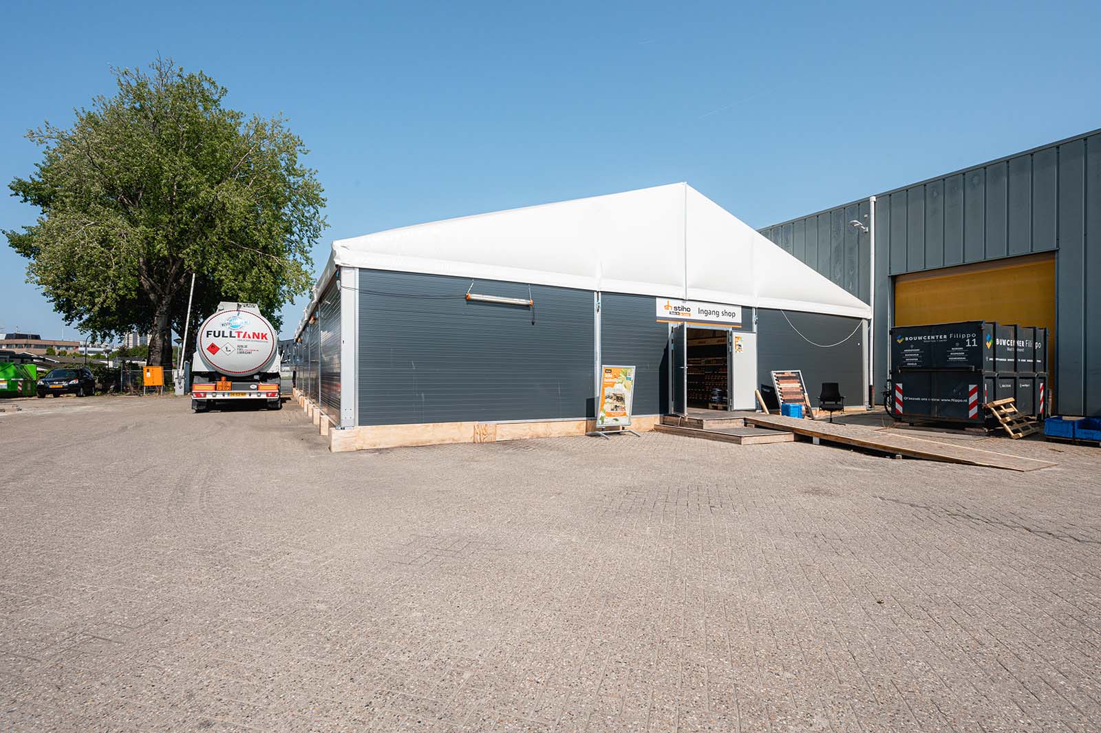 Ingang tijdelijke bouwwinkel Hoek wegenbouw