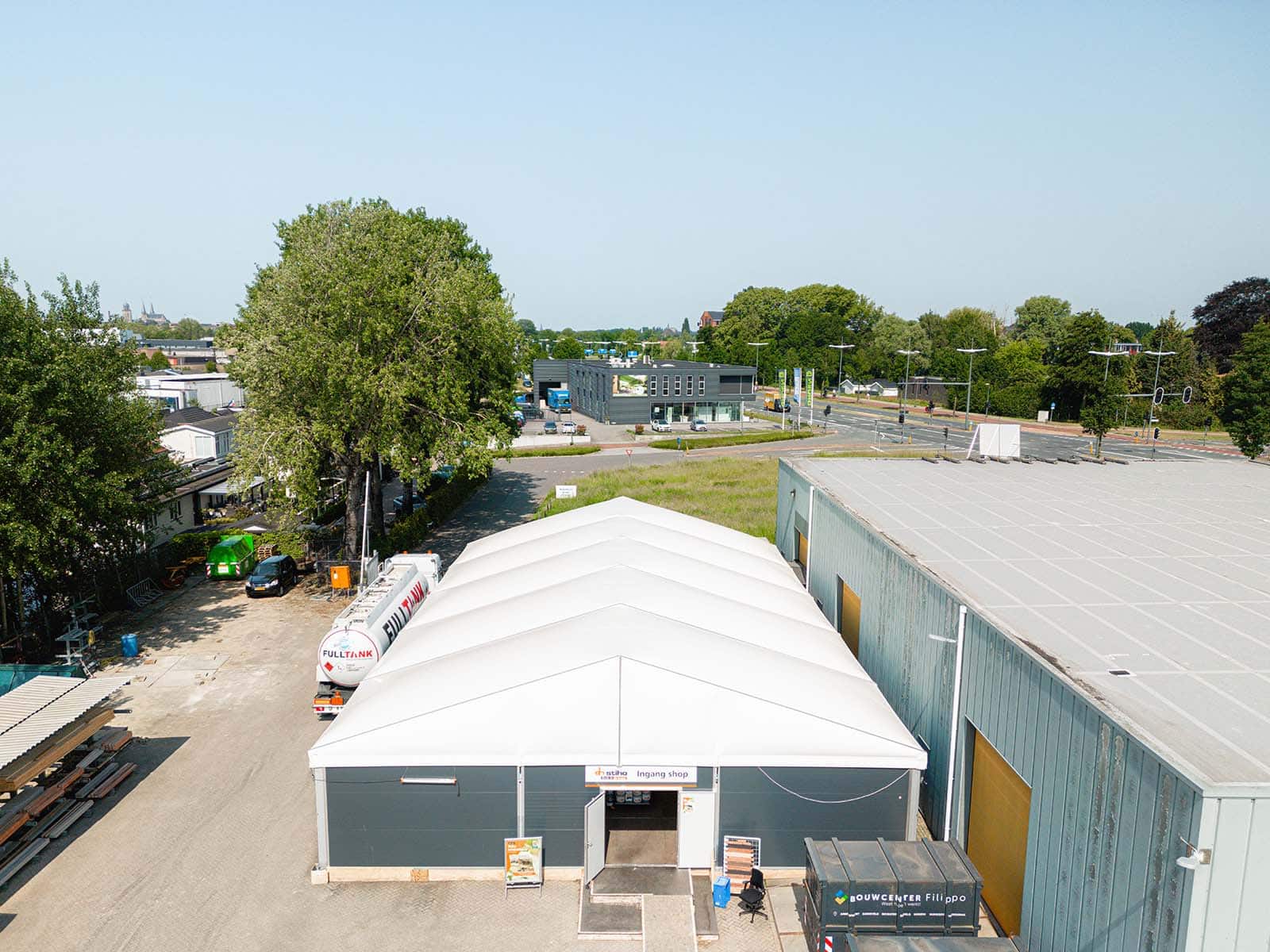 Gevelaanzicht tijdelijke bouwwinkel Hoek wegenbouw