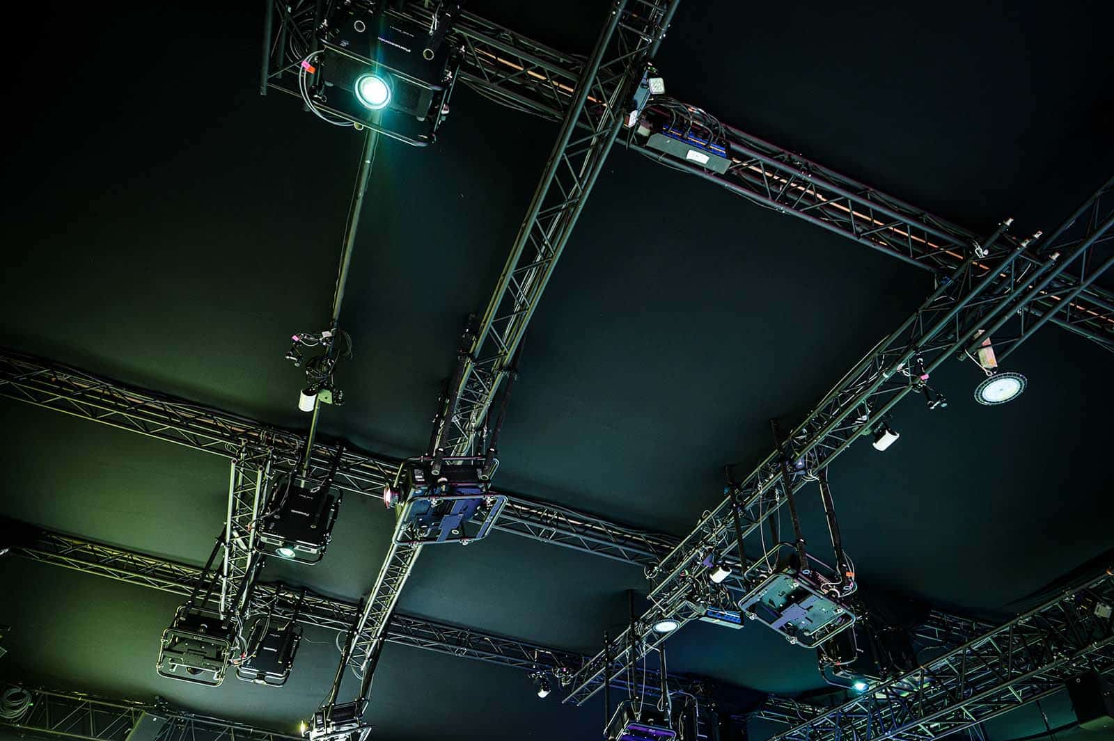 Licht aan trusses in tenthal Da Vinci Genius