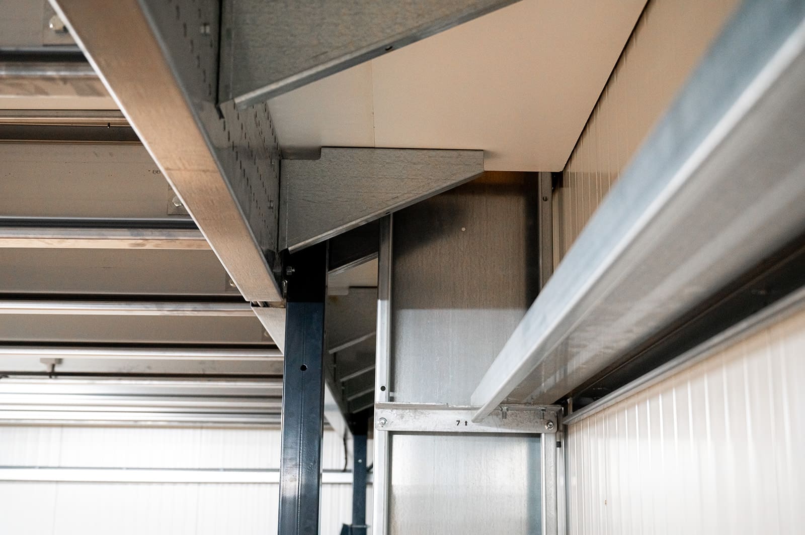 Details stalen constructie en tweede verdieping Flexhal Leliveld