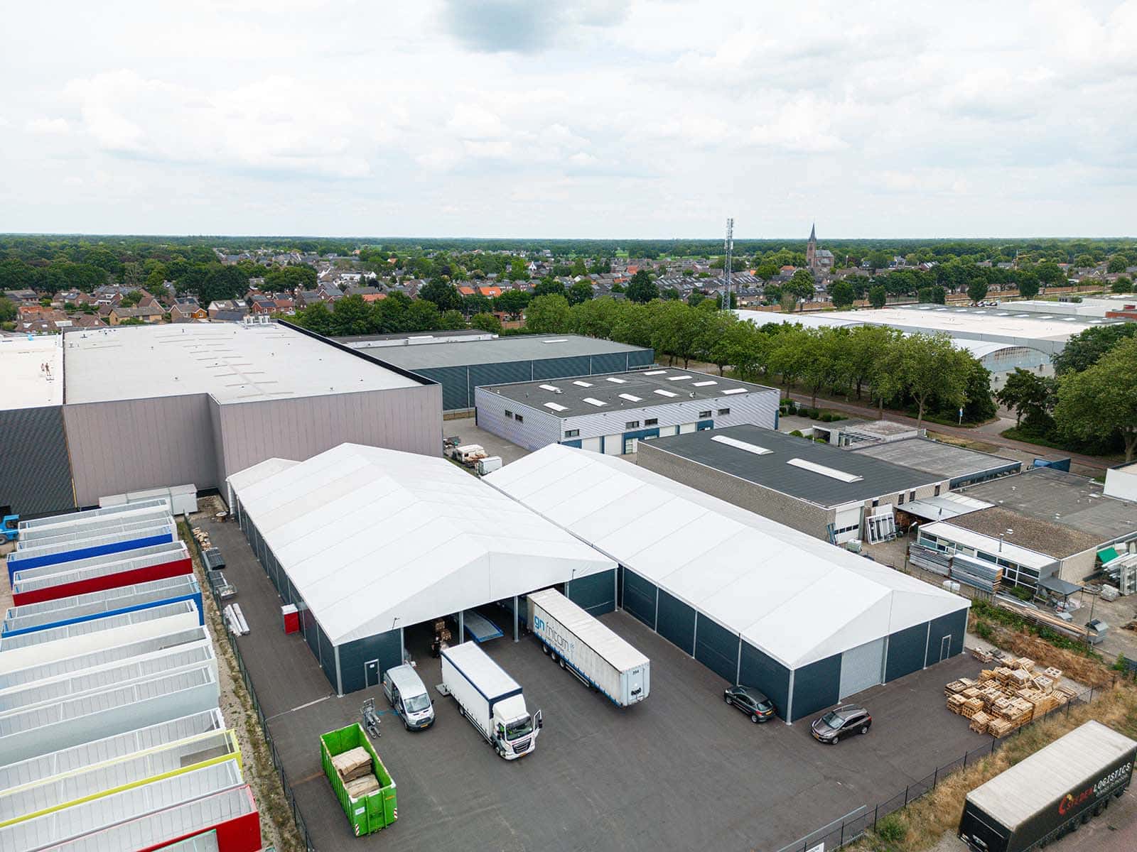 Tenthallen voor extra magazijncapaciteit Eurofast Group
