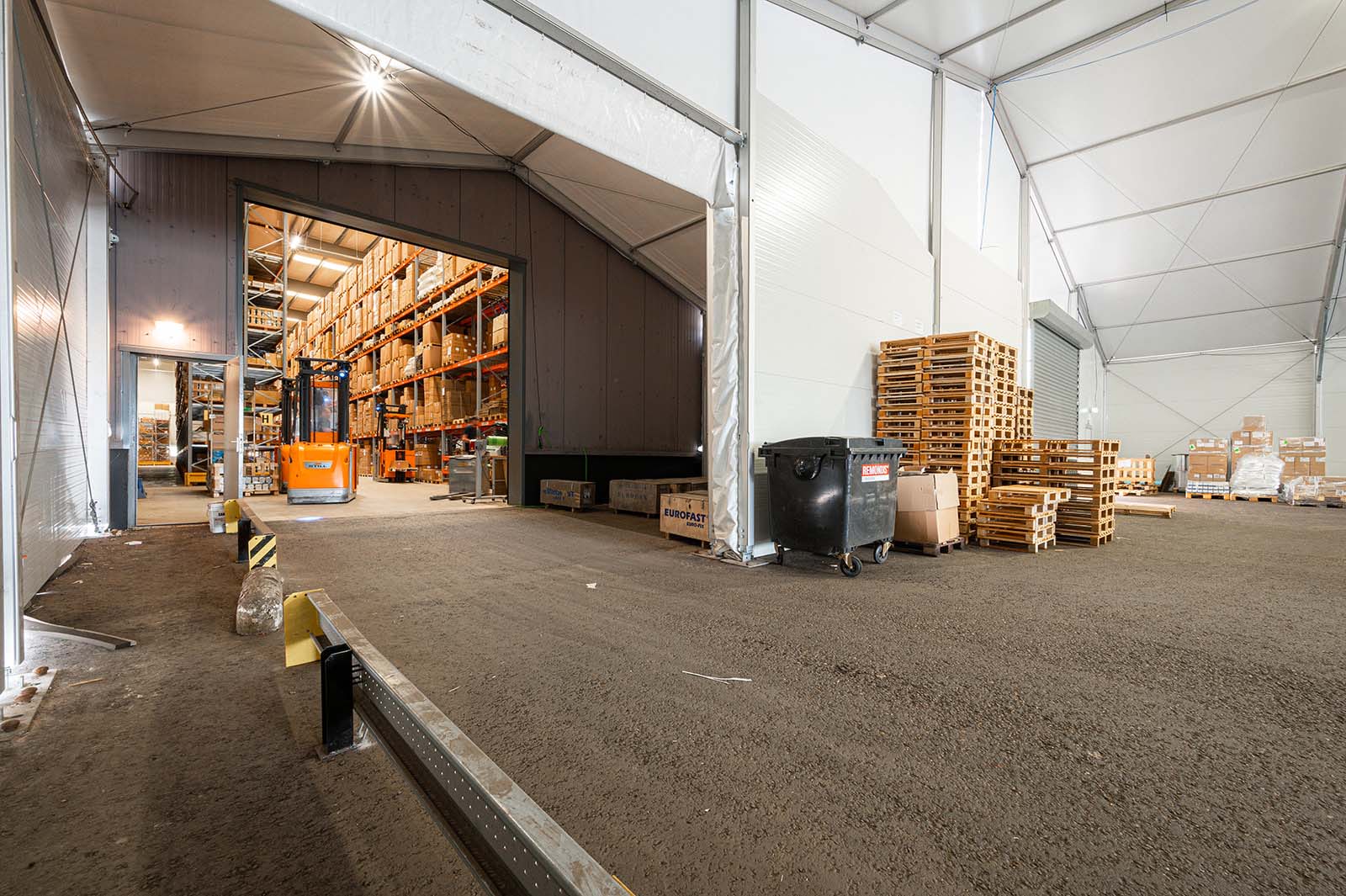 Tenthal voor Eurofast Group gekoppeld aan het bestaande bedrijfspand