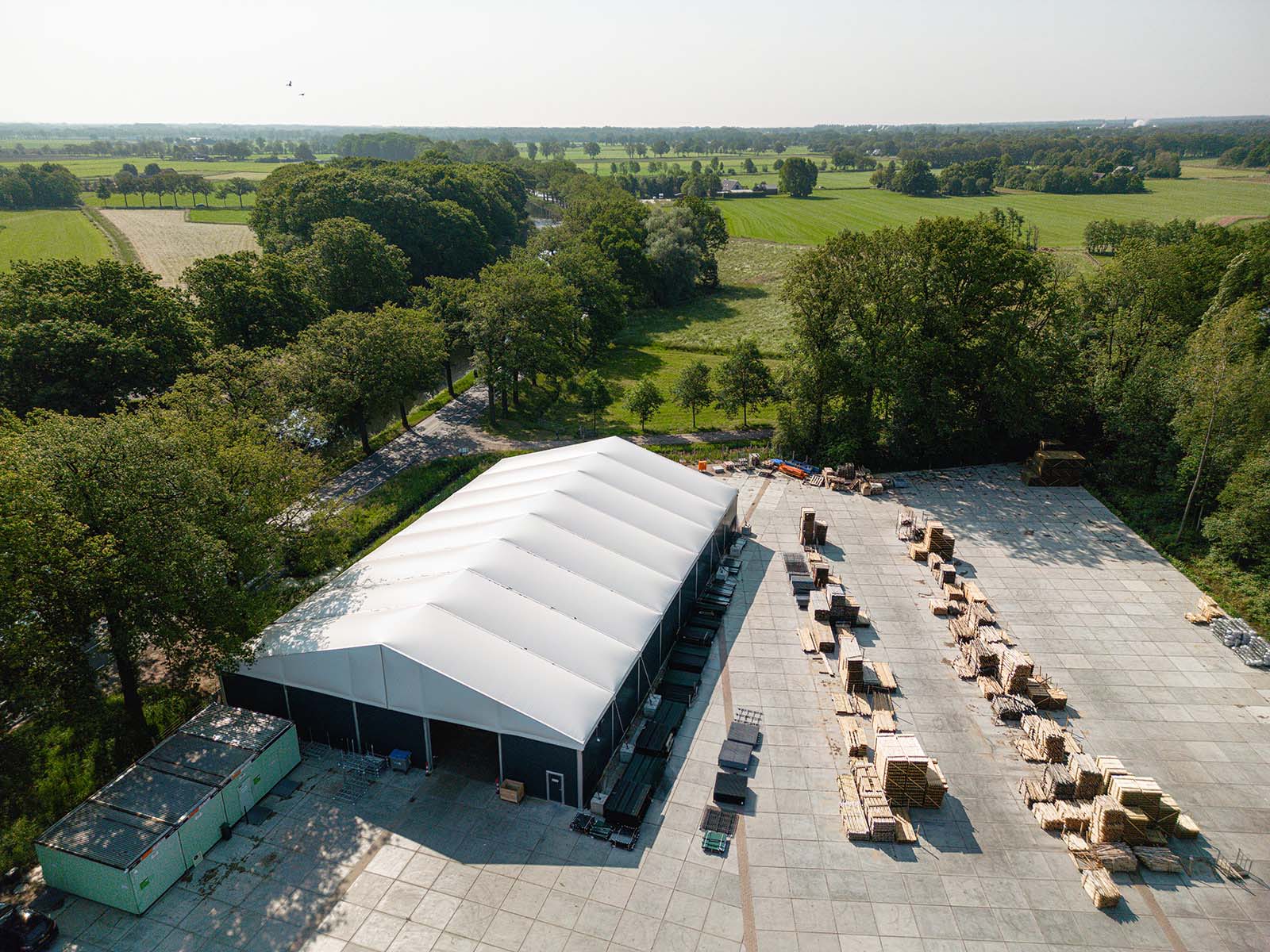 Dronebeeld tenthal Giga Shops
