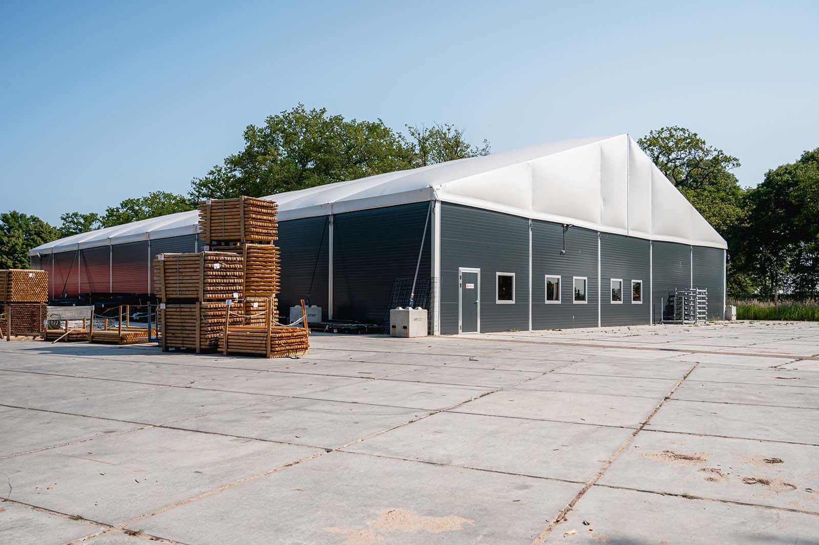 Overzichtsfoto tenthal Giga Shops 25 x 40 meter