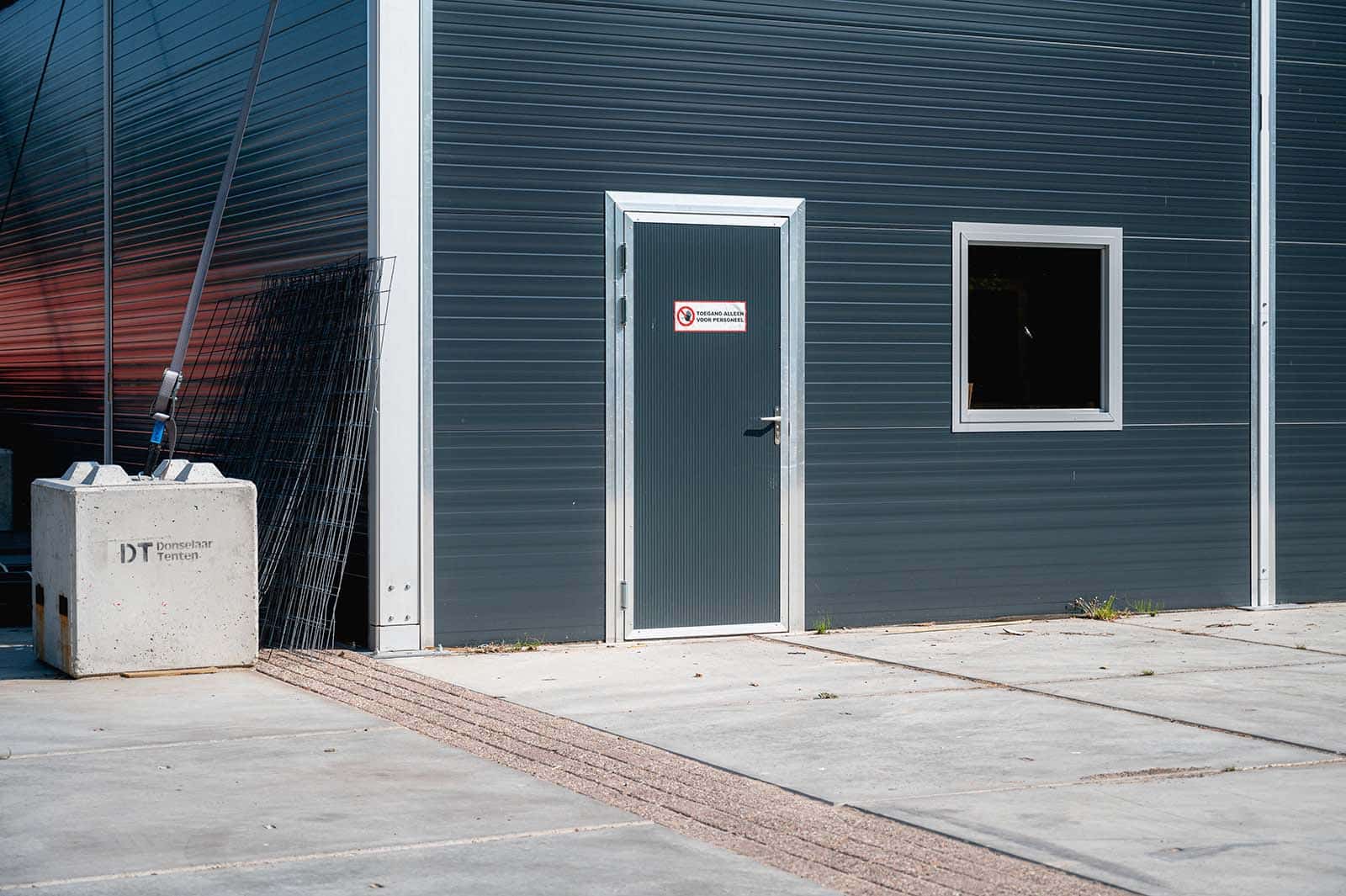 Loopdeur in tenthal voor Giga Shops