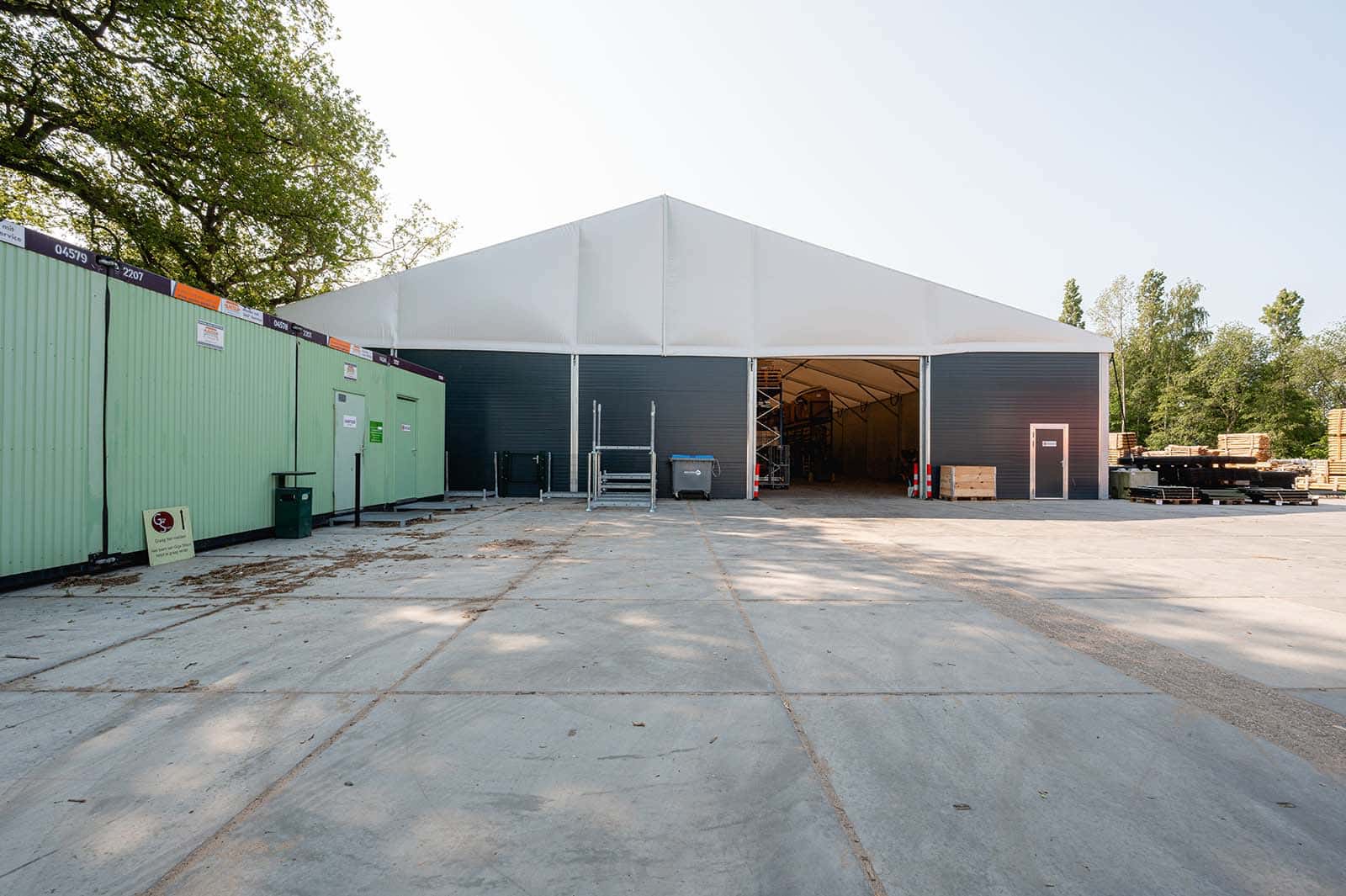 Gevelaanzicht 25 meter brede tenthal Giga Shops