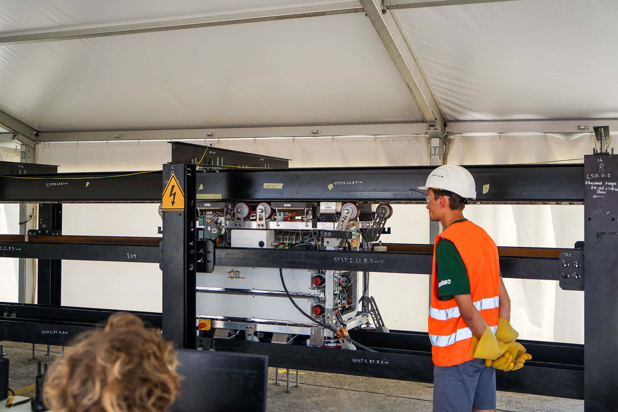 Delft Hyperloop Zürich demonstraties in ongeïsoleerde tenthal