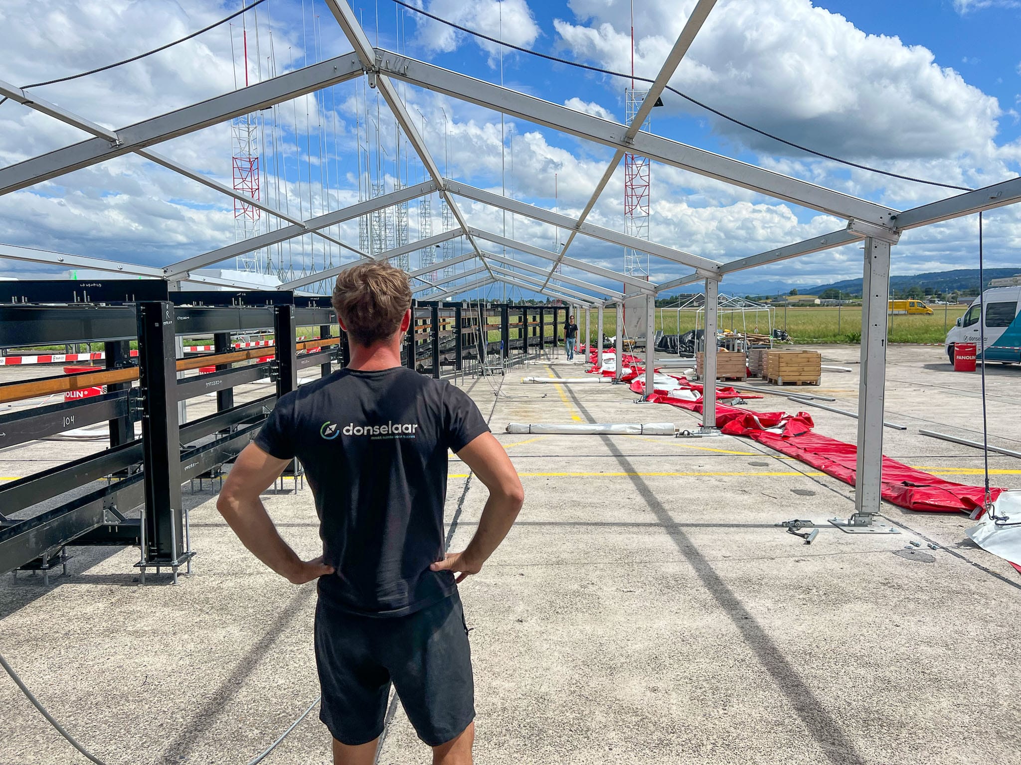 Opbouw tenthal voor Delft Hyperloop Zürich