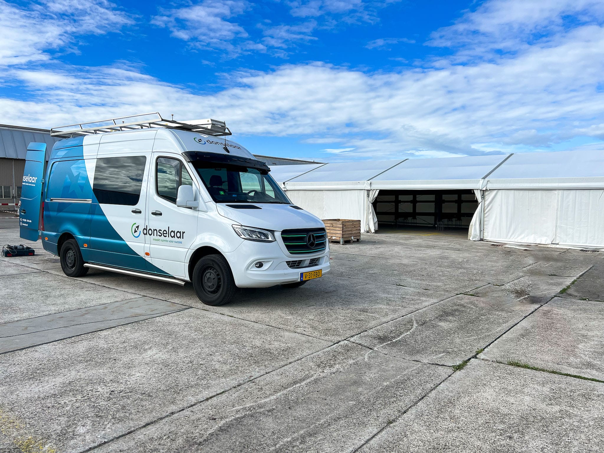 Donselaar bus voor tenthal van Delft Hyperloop Zürich