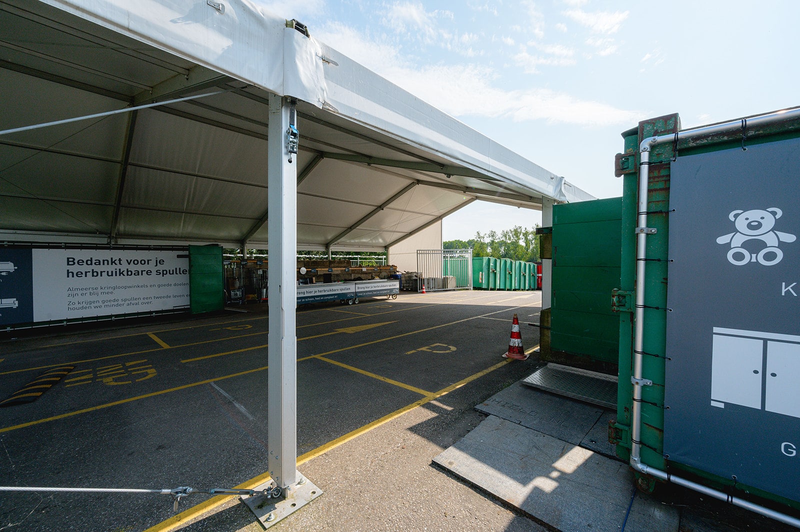 Overkapping inzamelingspunt Gemeente Almere tweedehands spullen