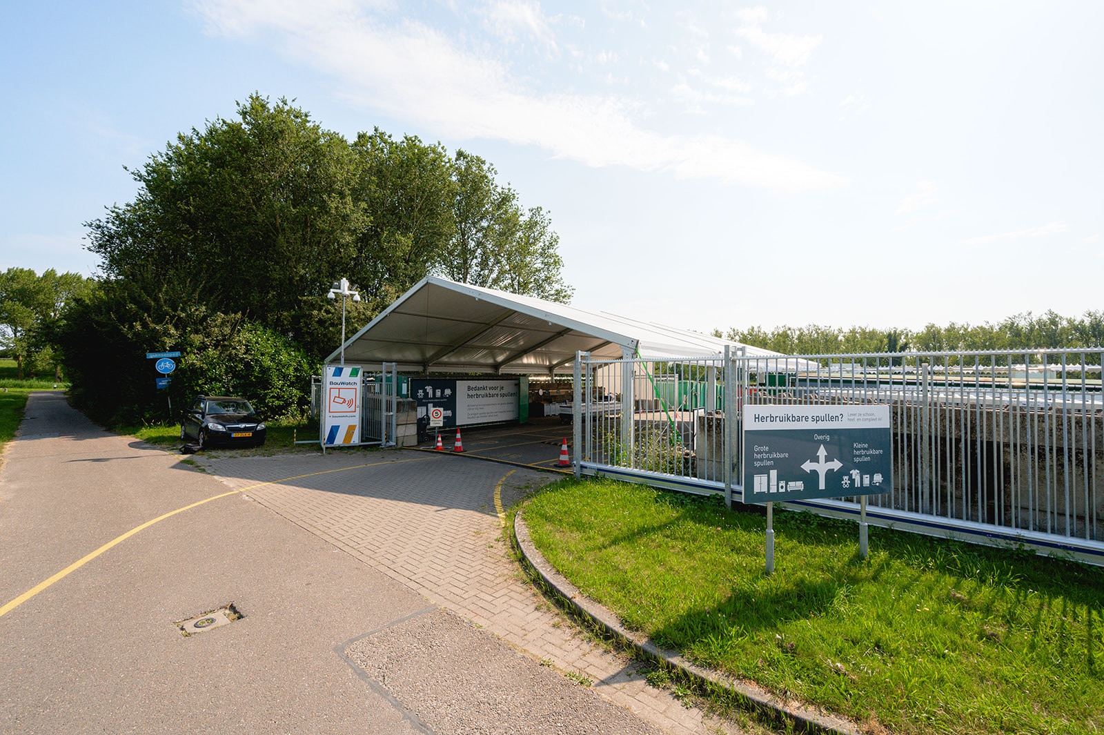 Ingang drive thru overkapping inzamelingspunt Gemeente Almere