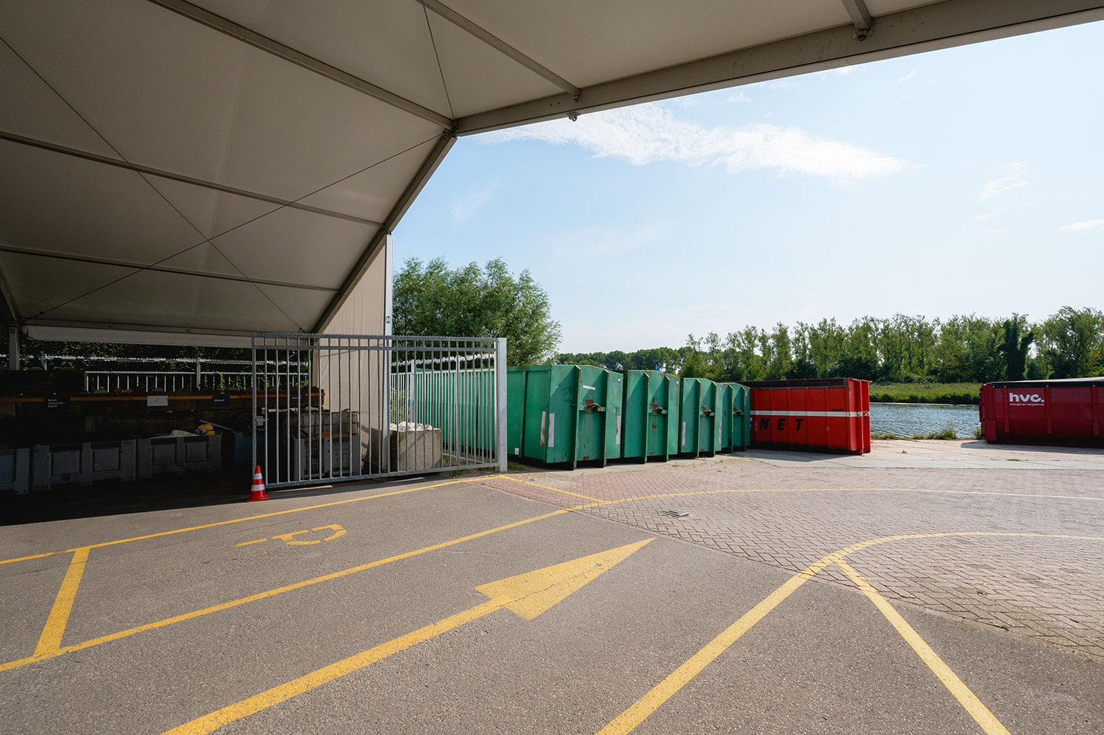 Uitgang overkapping voor verzamelpunt Gemeente Almere