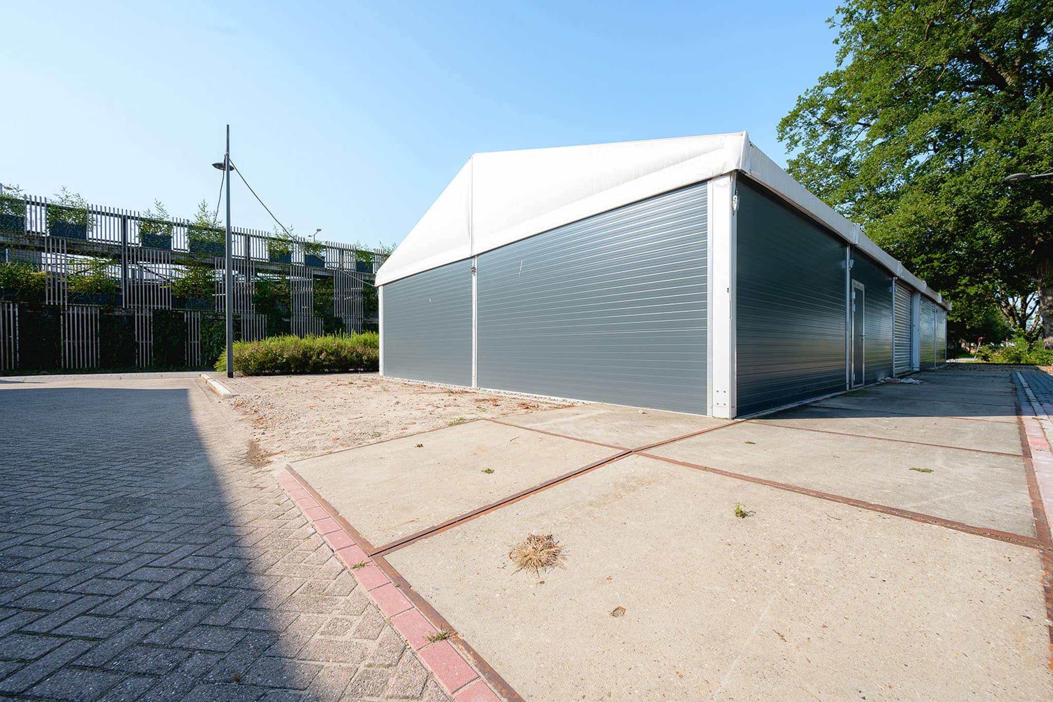 Achterzijde volledig geïsoleerde opslagtent voor Wageningen University & Research